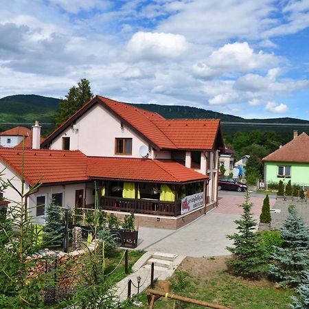 Andras Penzion Krásnohorské Podhradie Zewnętrze zdjęcie